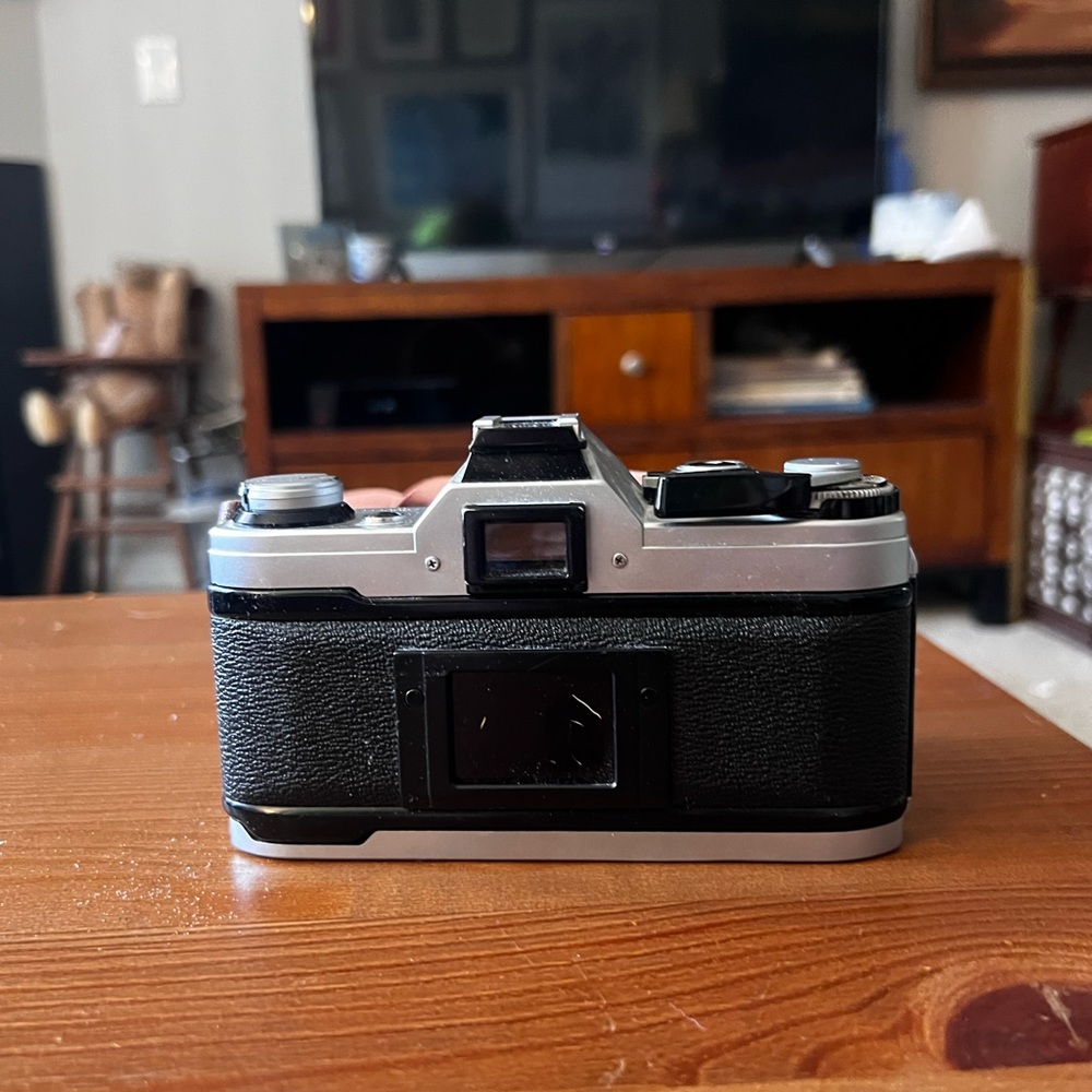 Working Canon ae1 with basic lens. - Picture 4 of 4